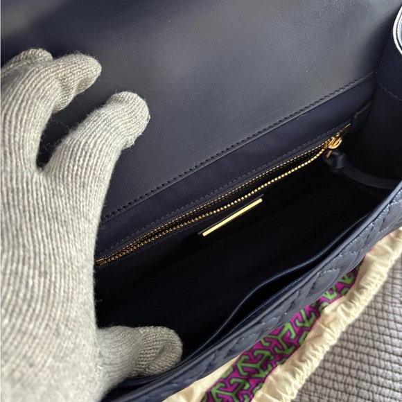 Tory Burch Navy Quilted Shoulder Bag with Gold Chain - Medium Fleming Bag - Picture 10 of 14